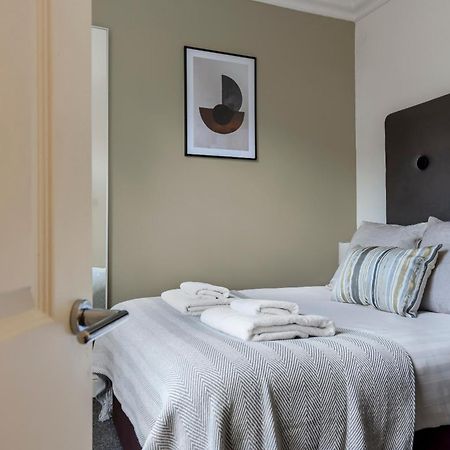 Апартаменты The West Kensington Collection Лондон Экстерьер фото