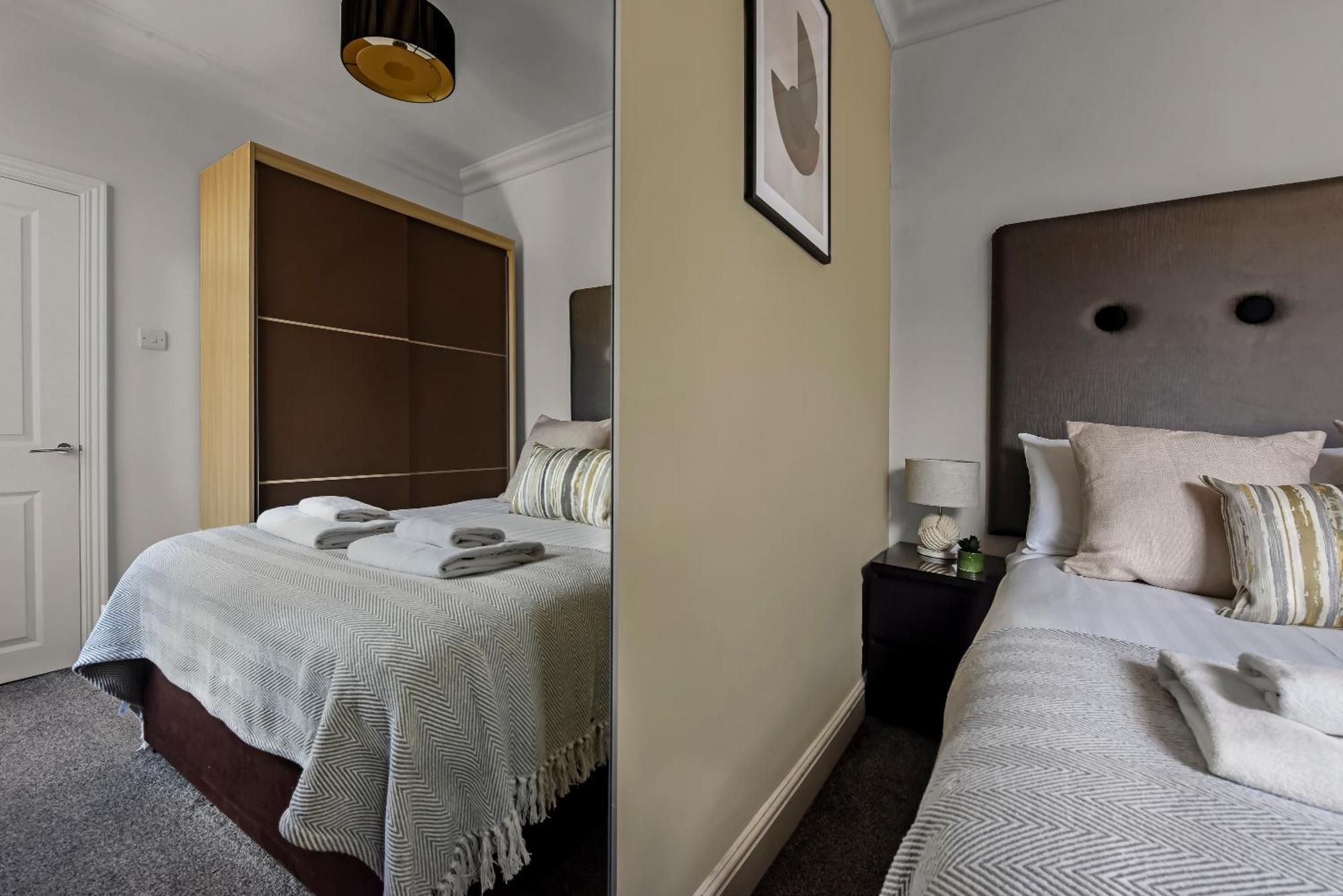 Апартаменты The West Kensington Collection Лондон Экстерьер фото