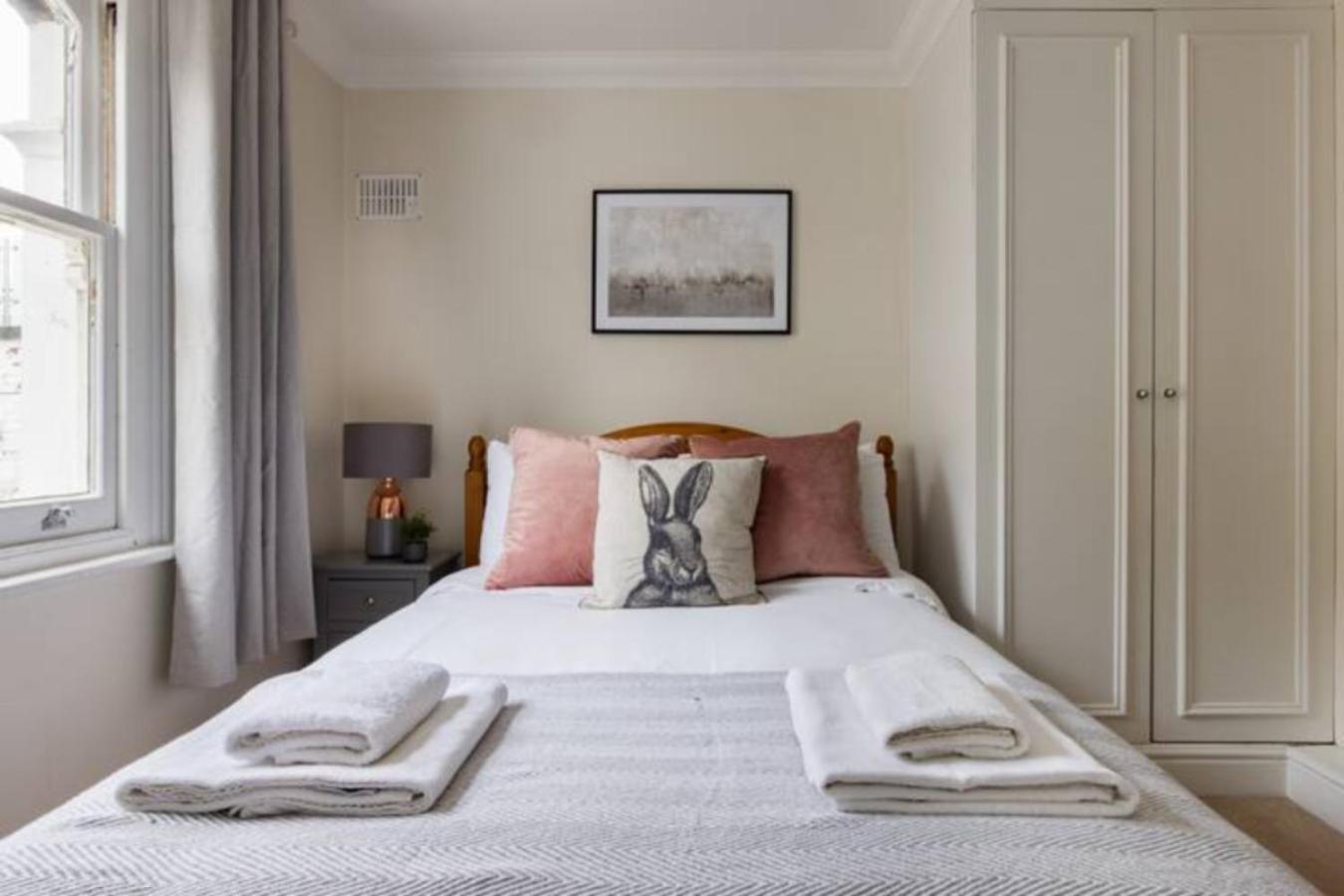 Апартаменты The West Kensington Collection Лондон Экстерьер фото