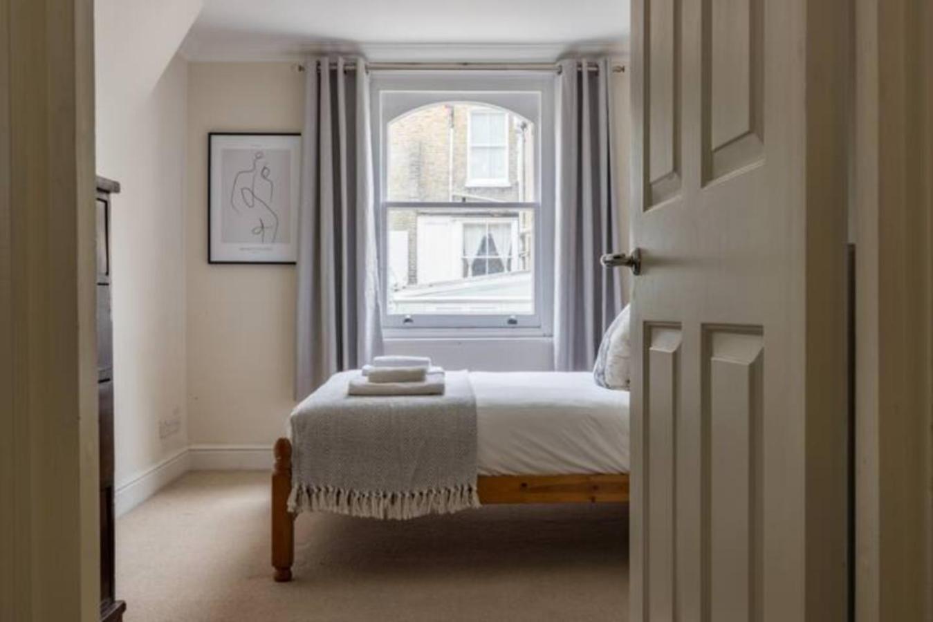 Апартаменты The West Kensington Collection Лондон Экстерьер фото