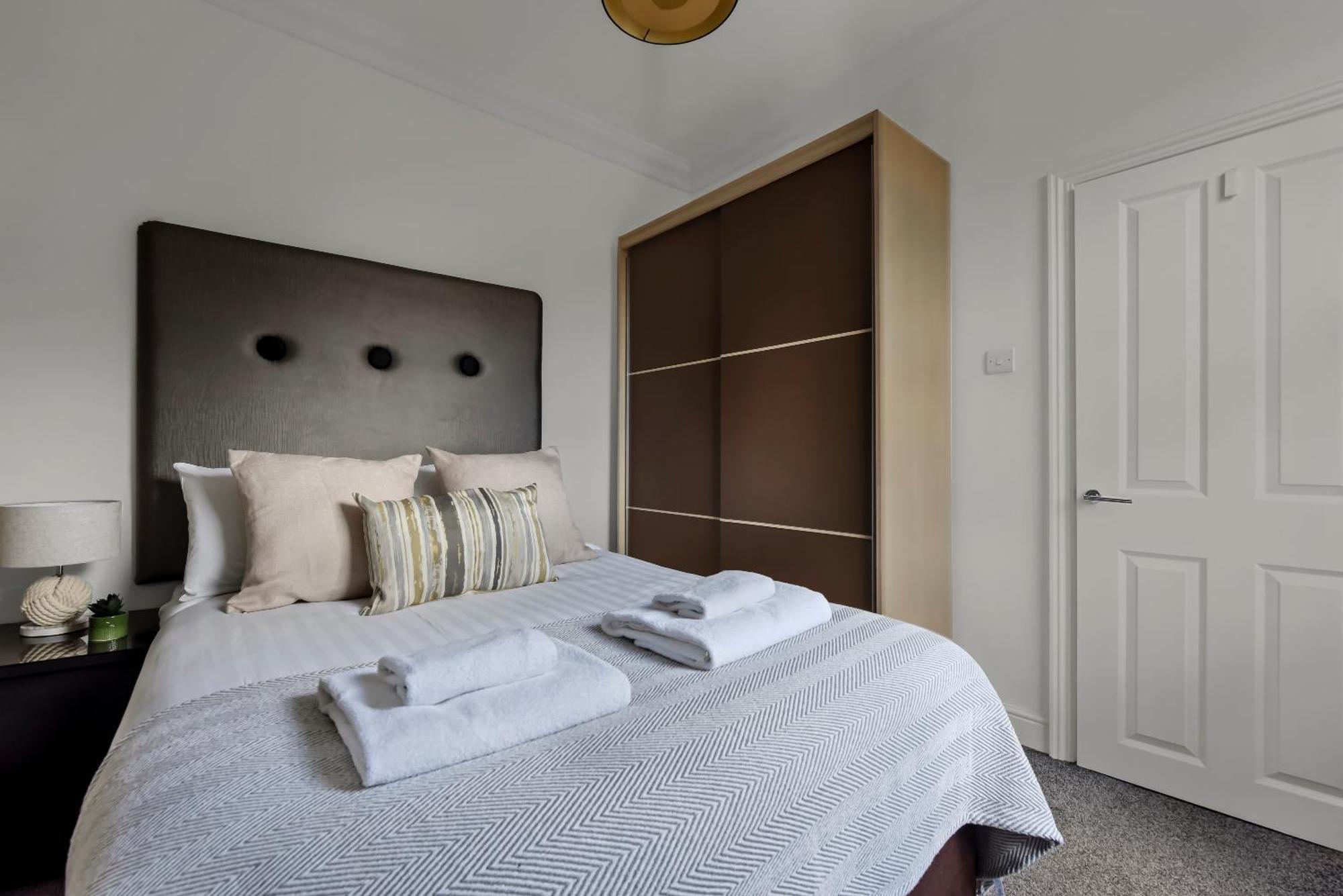 Апартаменты The West Kensington Collection Лондон Экстерьер фото