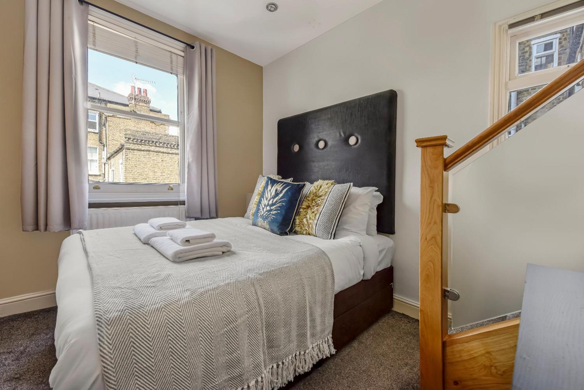 Апартаменты The West Kensington Collection Лондон Экстерьер фото